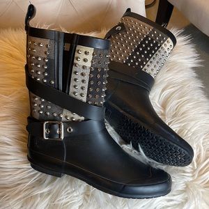 Burberry
Black Holloway Stud Rain Boots/Booties 39, 8 1/2